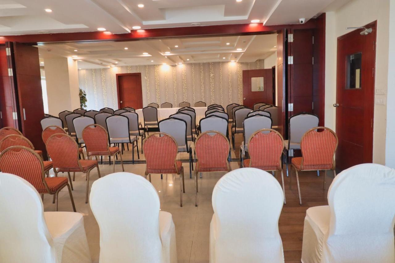 Crestmont Ashapurna Jaipur, Banipark Hotell Eksteriør bilde