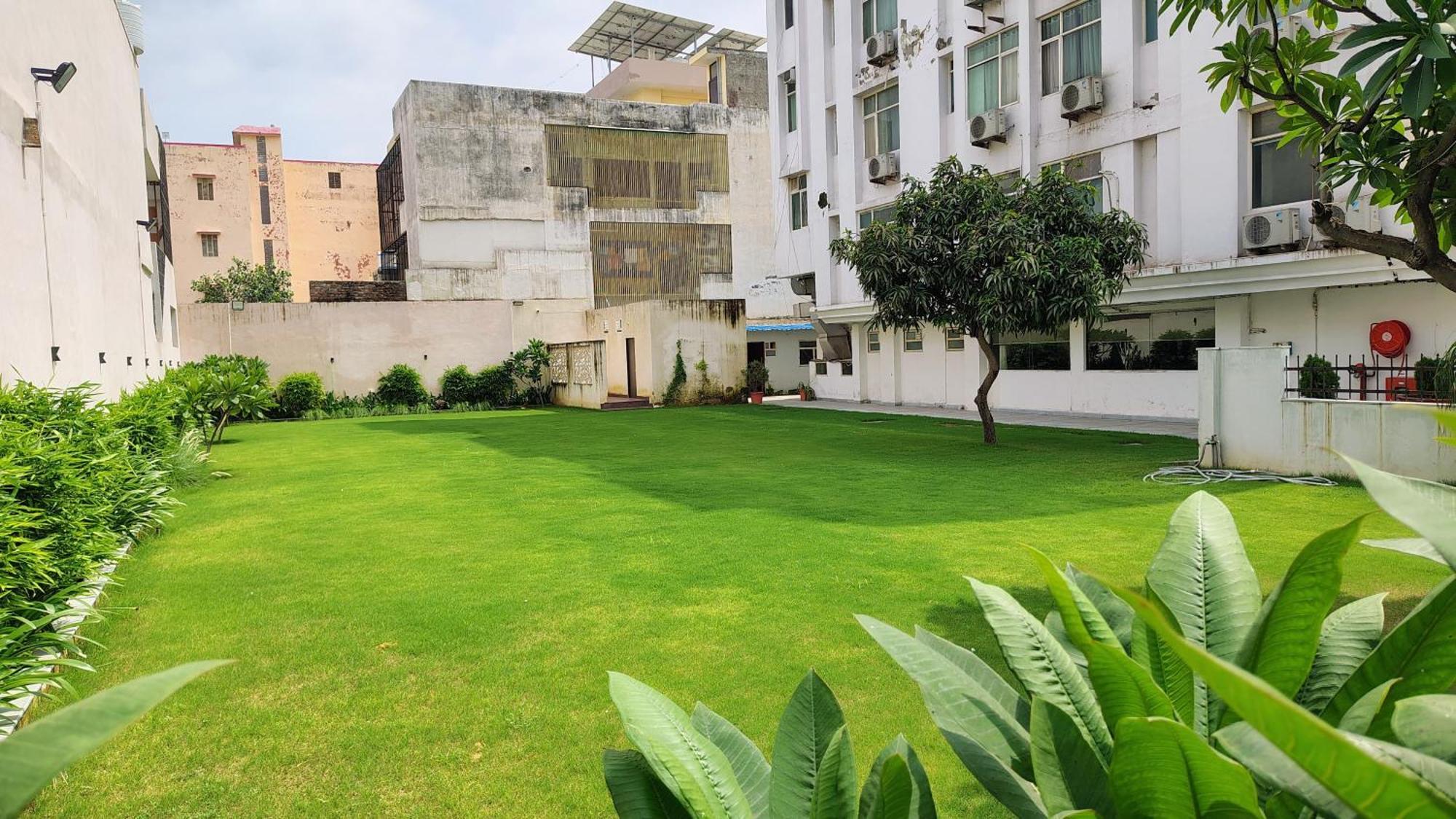 Crestmont Ashapurna Jaipur, Banipark Hotell Eksteriør bilde