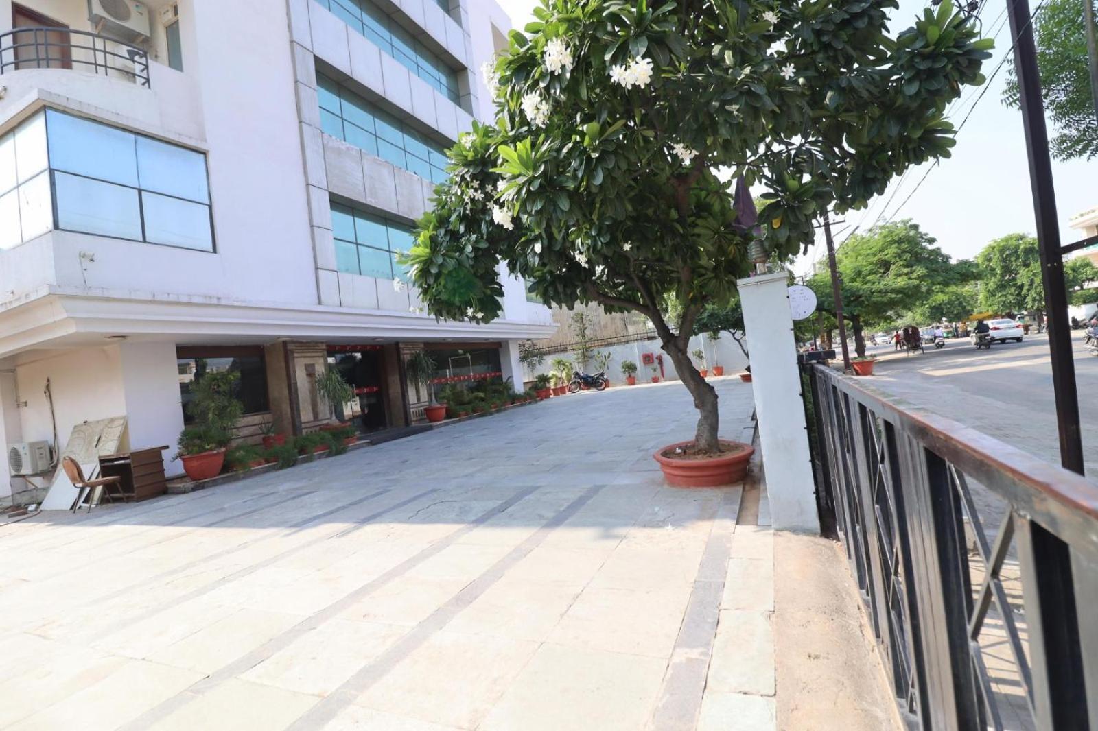 Crestmont Ashapurna Jaipur, Banipark Hotell Eksteriør bilde